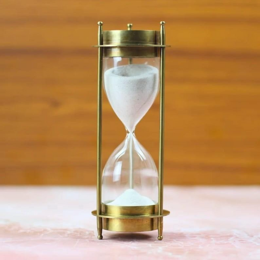 Sandtimerhub Presents: 5 minutes Brass Sandtimer featuring Dual Compass at each side.
